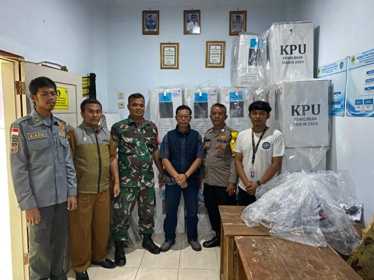 Polres Ciamis Pengamanan Distribusi Logistik Pemilu Tingkat PPK Cipaku ke PPS Jalatrang