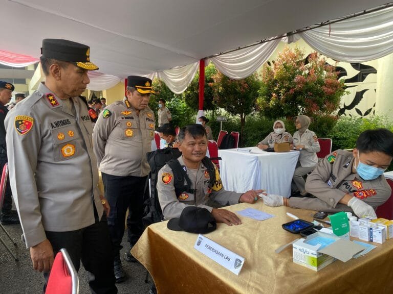Jelang Pengamanan Pilkada Serentak 2024, Personel Polda Jabar Lakukan Pemeriksaan Kesehatan.