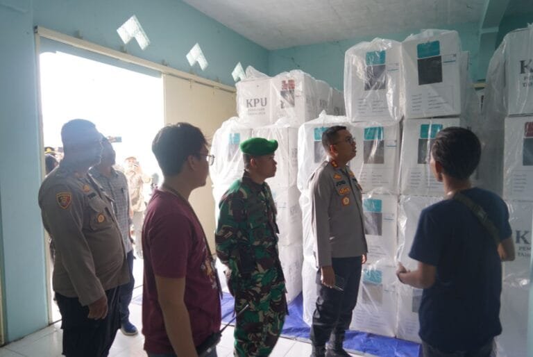 Pasca Pilkada Serentak , Kapolres Tasikmalaya Kota Cek Langsung Logistik Pilkada di PPK