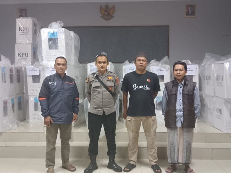 Ops Mantap Praja, Polsek Kawali Polres Ciamis PAM Gudang Logistik di PPK Pasca Pencoblosan