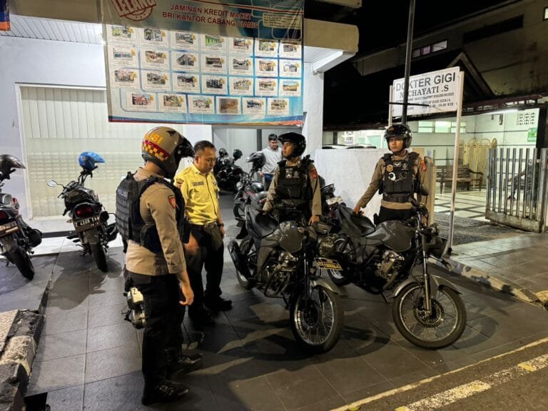 Humanis, Pasukan Patroli Roda 2 Samapta Polres Ciamis Beri Imbauan ke Obvit Perbankan