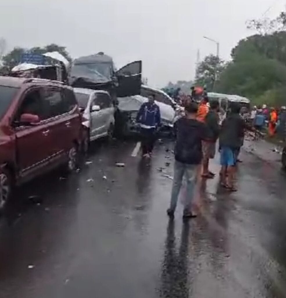 Tragedi Maut Di Tol Purbaleunyi Km 92, Purwakarta Jawa Barat.