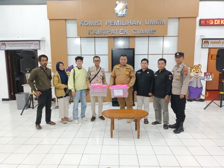 Polres Ciamis Pengamanan Pergeseran Logistik Pasca Pleno Tingkat PPK di Wilkum Kawali ke KPU Ciamis