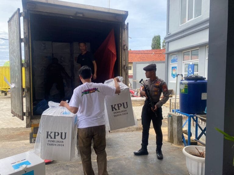 Polres Garut Kawal Ketat Kotak Suara Pilkada 2024