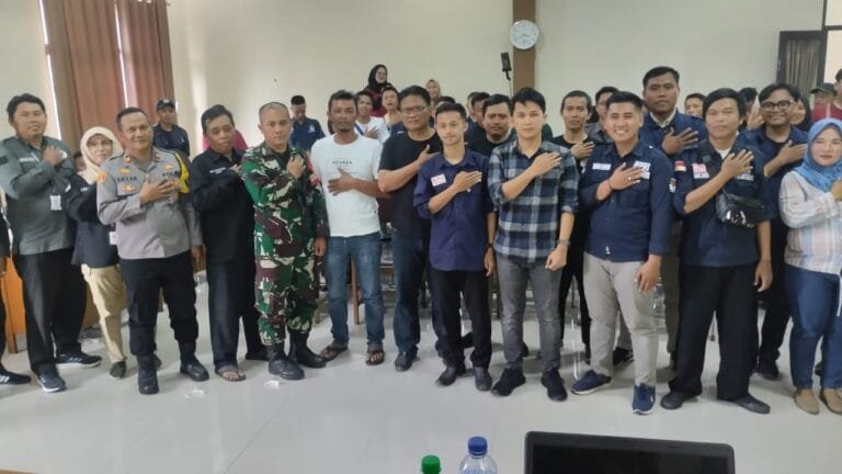 DI KECAMATAN CIKELET RAPAT PLENO TERBUKA HASIL REKAPITULASI PENGHITUNGAN PEROLEHAN SUARAPILKADA 2024