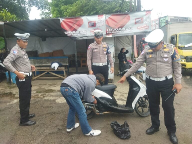 Tegas! Satlantas Polres Cianjur Tindak Pengguna Knalpot Brong