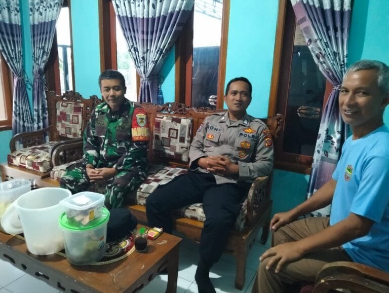 Jaga Persatuan dan Kesatuan Pasca Pilkada, Polsek Panjalu Cooling System ke Tomas Panjalu
