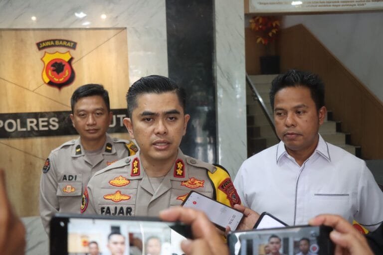 Polres Garut Serahkan Tersangka Dan Barang Bukti (Tahap II) Ke Kejaksaan Kasus Penganiayaan Guru Ngaji Oleh Oknum Ormas