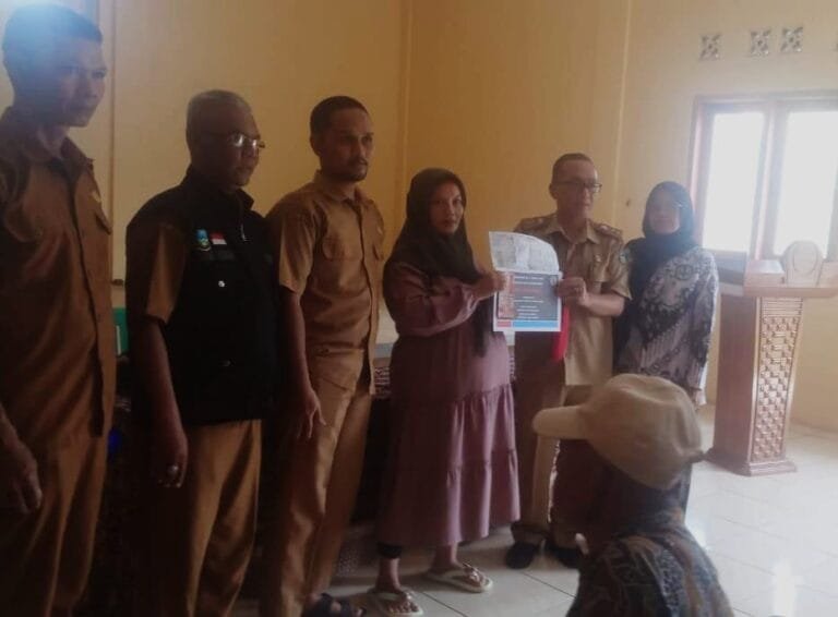 Pembagian BLT Desa Karyasari Berjalan Lancar, 36 Warga Kurang Mampu Terbantu