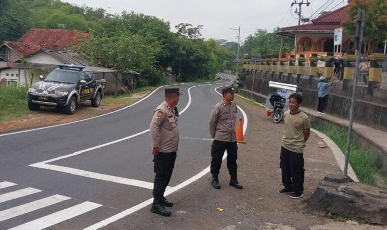 Cooling System Jaga Harkamtibmas, Polsek Cimaragas Patroli ke Pelayanan Publik dan Pemukiman