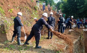 Tim SAR Sat Brimob Polda Jabar Cepat Tanggap dalam Menanggulangi Banjir dan Longsor di Sukabumi 1 IMG 20241208 WA00121