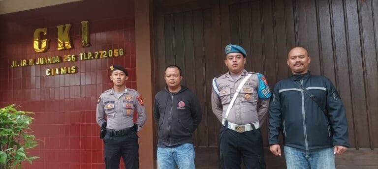 Pastikan Kenyamanan Beribadah, Polres Ciamis Bersiaga di Gereja Kristen Indonesia Ciamis
