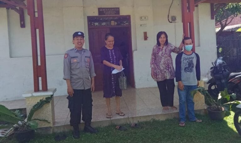Berikan Rasa Aman, Polsek Cisaga Polres Ciamis Siagakan Personel PAM di Gereja Kristen Pasundan