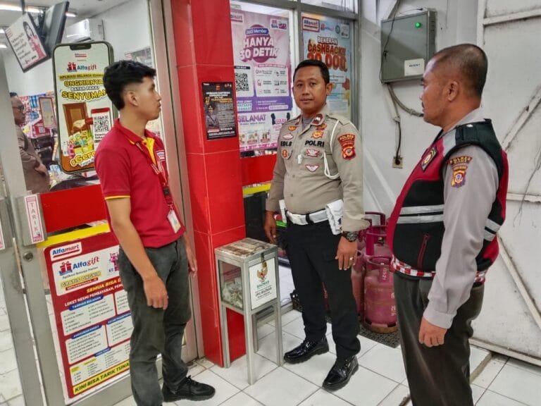 Jaga Harkamtibmas Polsek Banjarsari Polres Ciamis Patroli Biru di Masyarakat Pasca Pilkada