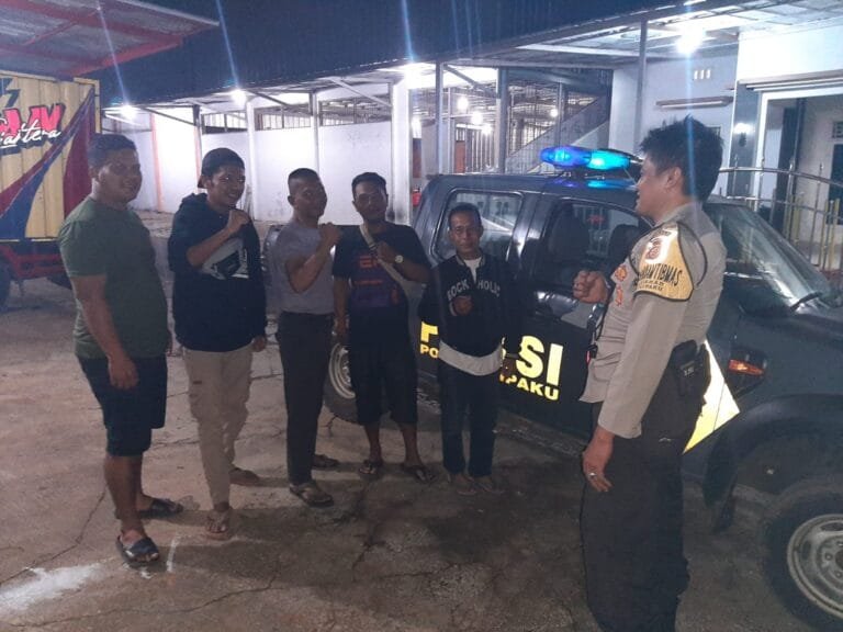 Perkuat Sinergitas, Satuan Samapta Polres Ciamis Beri Binluh ke Warga Saat Ngeronda Malam