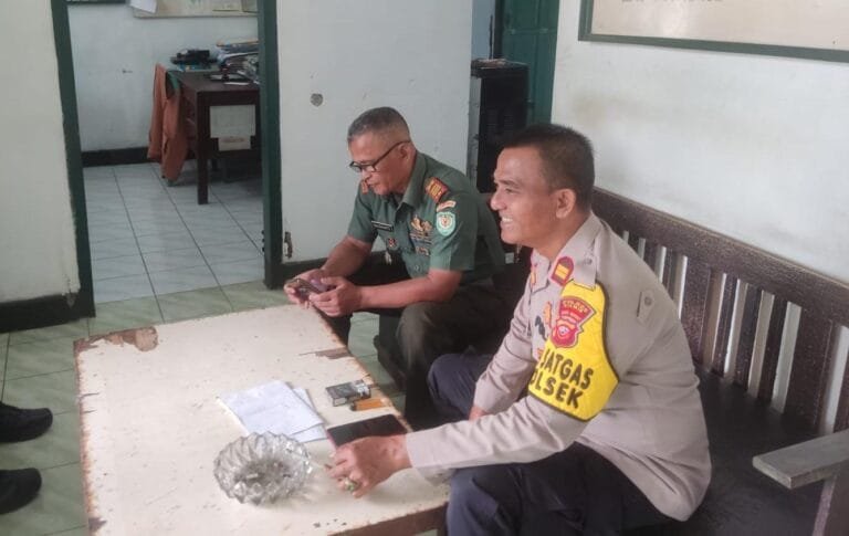 Sinergitas TNI-Polri Jaga Harkamtibmas, Kapolsek Rajadesa Silaturahmi ke Danramil Rajadesa