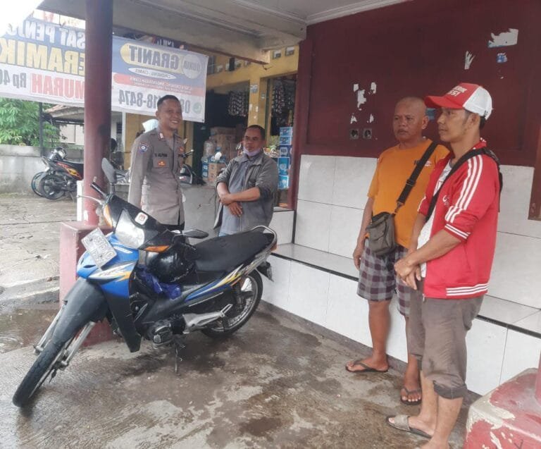 Ciptakan Harkamtibmas, Polsek Cikoneng Polres Ciamis Koorkom ke Opang di Terminal Sindangkasih