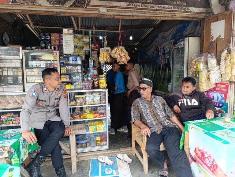 Jaga Harkamtibmas, Polsek Cikoneng Polres Ciamis Koorkom ke Penjaga Parkir Motor di Sekolah