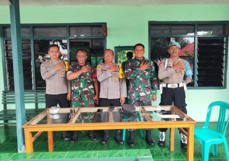 Sinergitas TNI-Polri Jaga Harkamtibmas, Kapolsek Cipaku Kunjungi Makoramil Cipaku