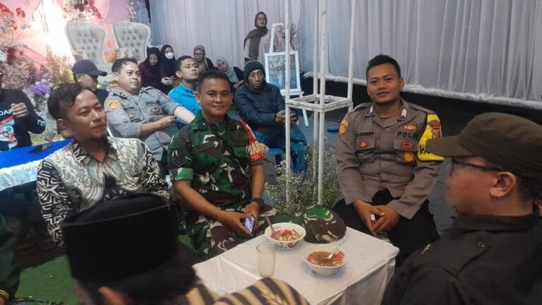 Soliditas TNI-Polri, Polsek dan Koramil Lakbok Pastikan Kegiatan Warga Cintaratu Berjalan Aman