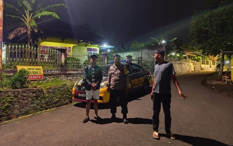 Berikan Rasa Aman, Personel Polsek Kawali Polres Ciamis Patroli Dialogis di Malam Hari