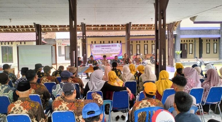 Polsek Banjarsari Polres Ciamis Ikuti Sosialisasi RPJMDes 2021-2029 Desa Sindanghayu