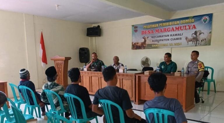 Polsek Kawali Polres Ciamis Monitoring Pelatihan Pembibitan Domba di Desa Margamulya