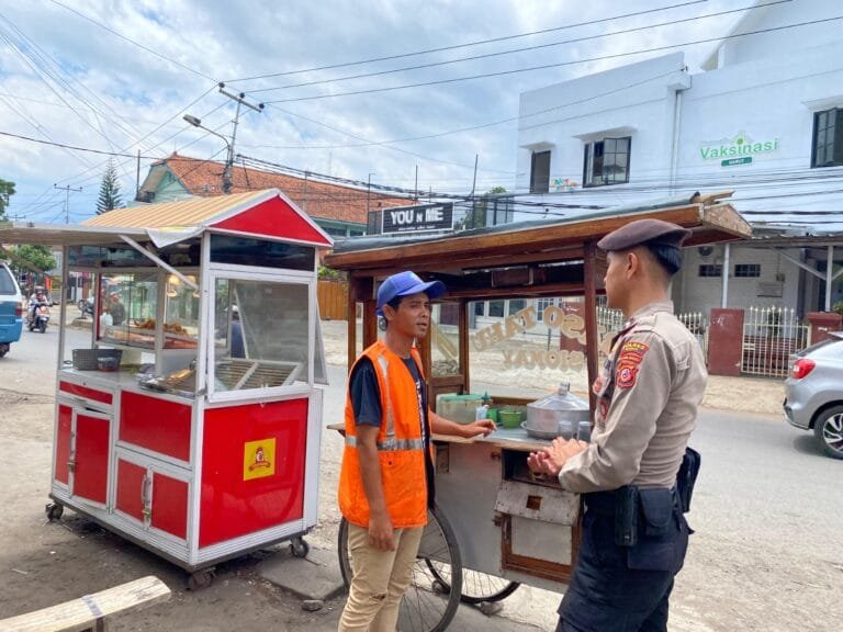 Sat Samapta Polres Garut Gelar Patroli di Jalan Merdeka untuk Ciptakan Situasi Kondusif Paska Pilkada