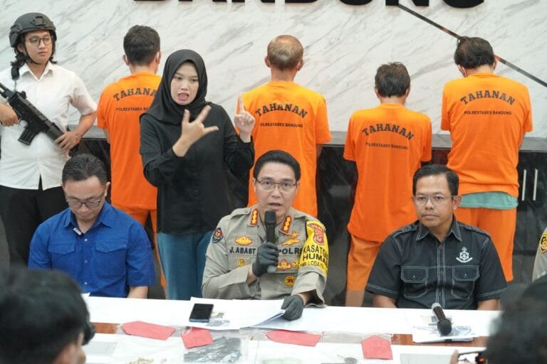 POLISI UNGKAP KASUS PENCULIKAN DI ANTAPANI, 4 TERSANGKA DITANGKAP