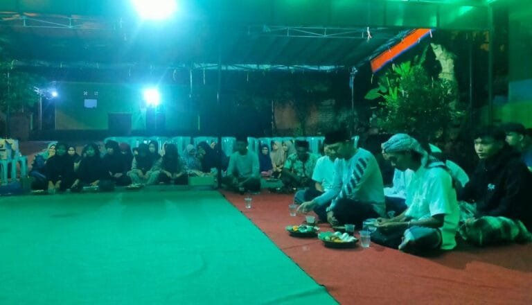 Polsek Cikoneng Polres Ciamis Koorkom Warga Desa Gegempalan Beri Imbauan Kamtibmas