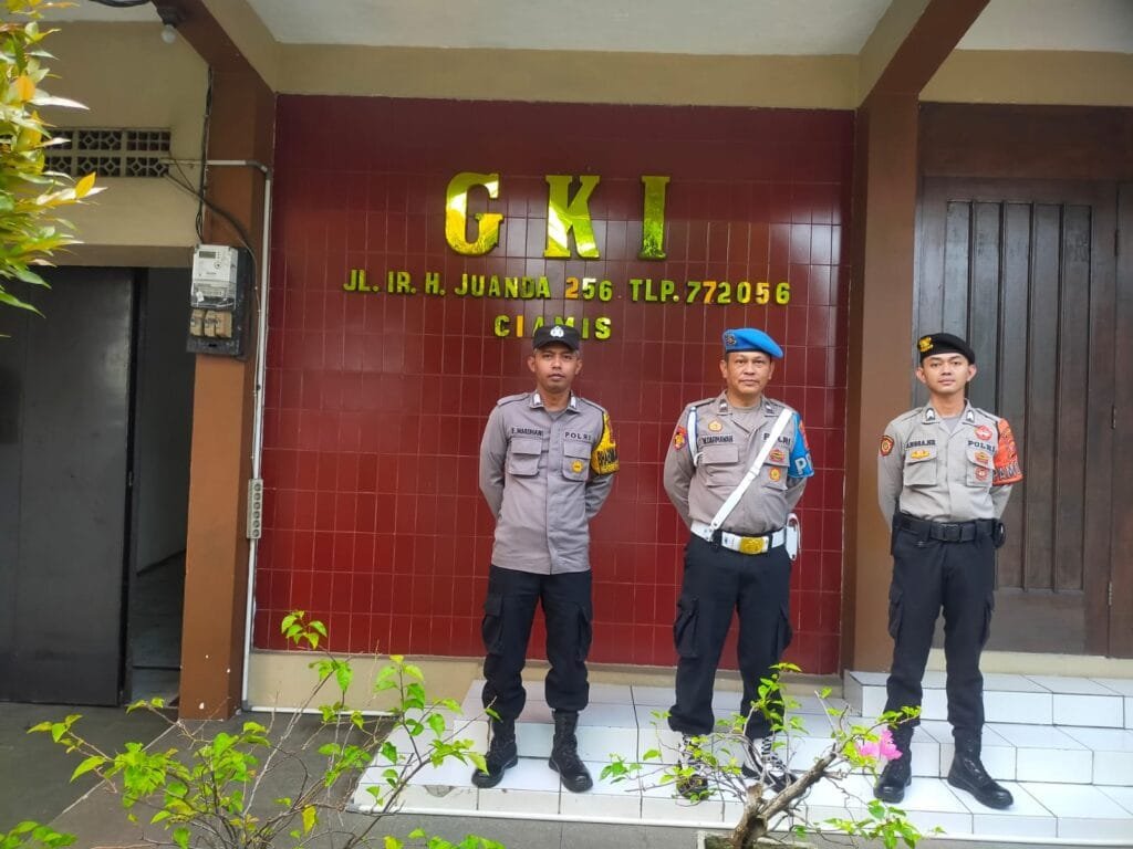 Pastikan Kenyamanan Beribadah, Polres Ciamis Bersiaga di Gereja Kristen Indonesia Ciamis