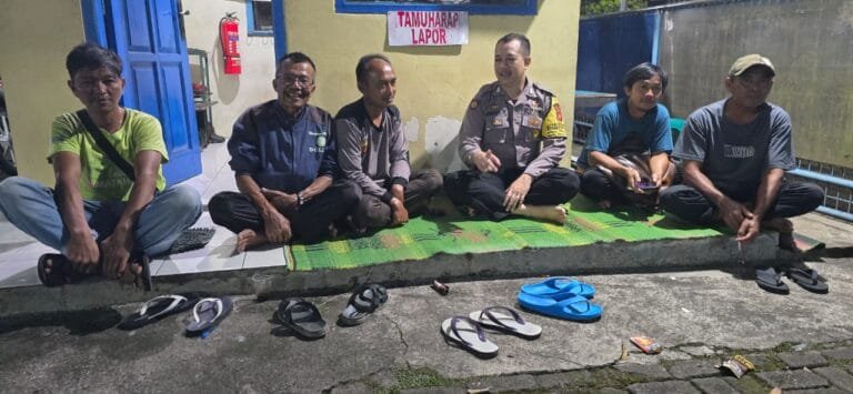 Jaga Harkamtibmas Kondusif, Polsek Cihaurbeuti Cooling System ke Masyarakat Desa Pamokolan