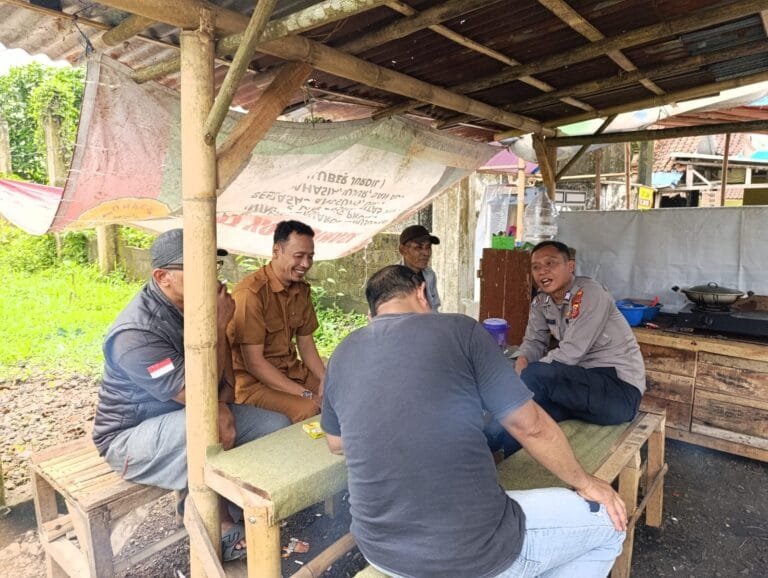 Sambang Polisi Humanis, Bripka Vikky Alfian Dekatkan Polri dengan Masyarakat Dusun Cintaharja