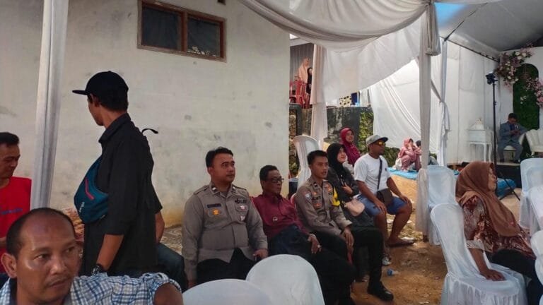 Soliditas TNI-Polri, Polsek dan Koramil Cisaga Pastikan Kegiatan Warga Sukajaya Berjalan Aman