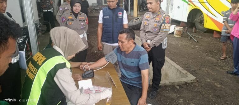 Pemeriksaan Urine Awak Kendaraan Umum Menjelang Natal dan Tahun Baru 2025