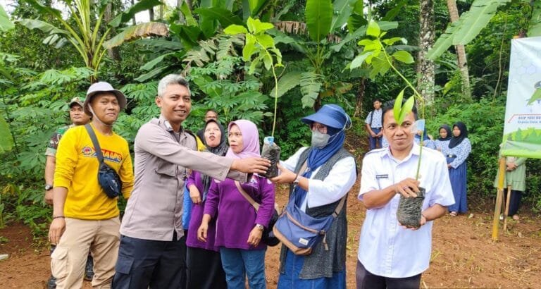 Soliditas TNI-Polri Bahaya TPPO, Polsek dan Koramil Ciamis Cooling System ke Warga Karangampel