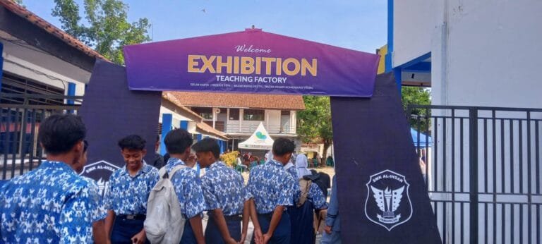 SMK Al-ihsan Gelar Exhibition Teaching Factory 2024