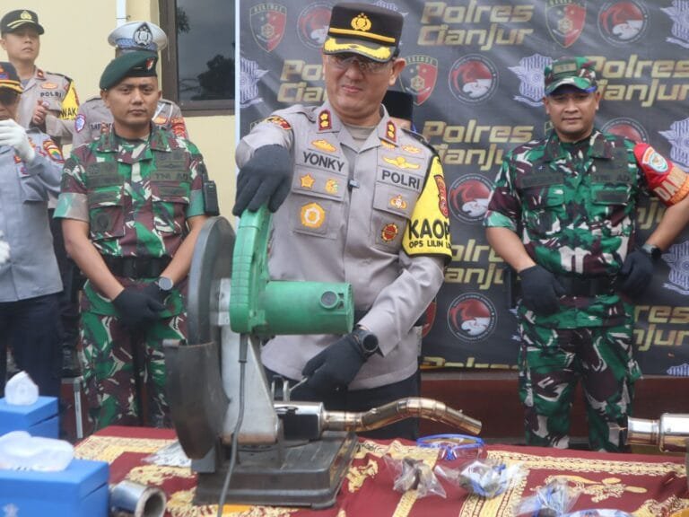 Polres Cianjur Musnahkan Ribuan Knalpot Brong dan Minuman Keras Hasil Razia
