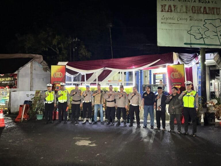 Kapolres Ciamis Lakukan Pengecekan Pospam Karangkamulyan untuk Pengamanan Natal dan Tahun Baru 2025