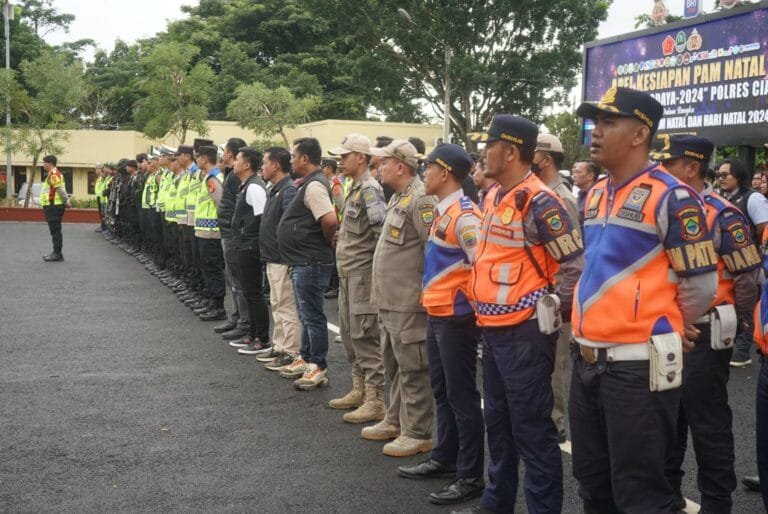 Kapolres Cianjur Pimpin Apel Kesiapan Pengamanan Natal di Kabupaten Cianjur