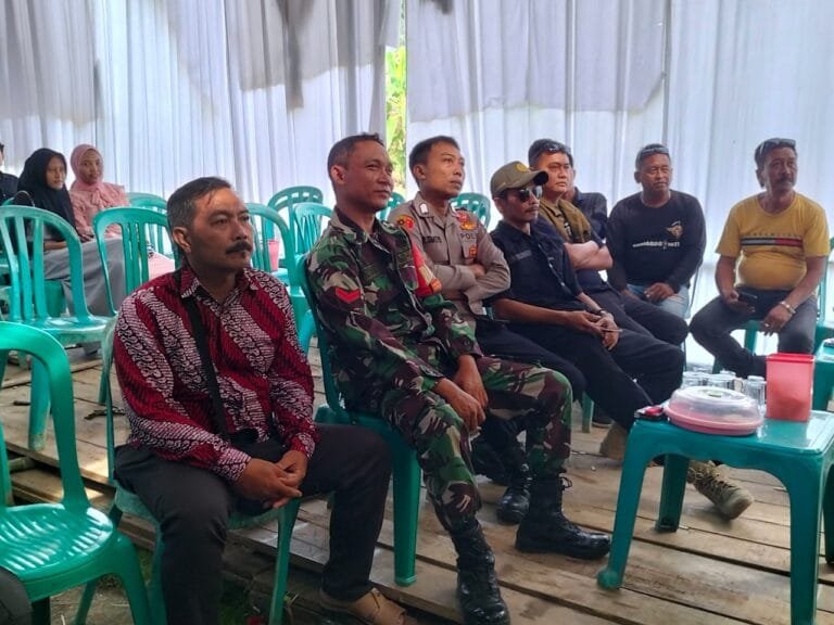 Soliditas TNI-Polri, Polsek dan Koramil Lakbok Pastikan Kegiatan Warga Sukamaju Berjalan Aman
