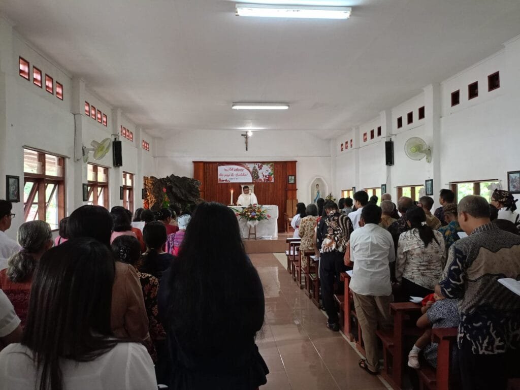 Berikan Rasa Aman, Polsek Panawangan Polres Ciamis Pam Ibadah Natal di Gereja Katolik Santo Simon