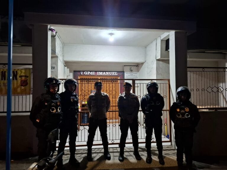 Pastikan Gereja Amam di Malam Natal, Satgas Preventif Patroli Ops Lilin Lodaya 2024 ke GPdI Imanuel