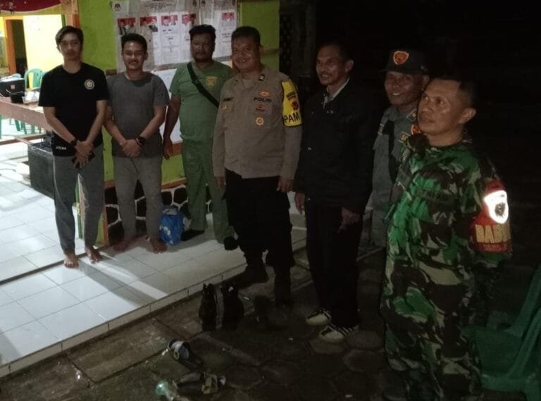 Ops Lilin 2024, Polsek Sukadana Patroli Dialogis Malam Berikan Kenyamanan Saat Malam Natal 2024