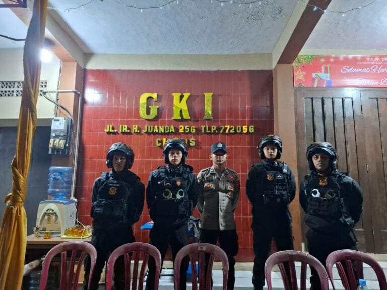 Pastikan Gereja Amam di Malam Natal, Satgas Preventif Patroli Ops Lilin Lodaya 2024 ke GKI