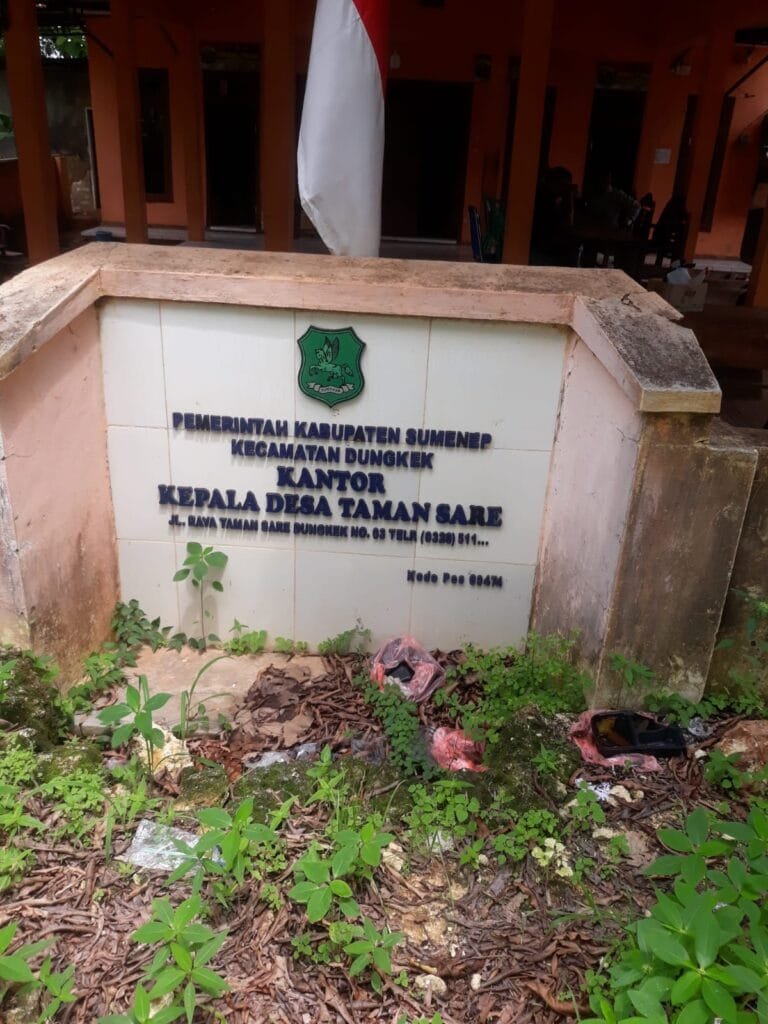 Kantor Desa Taman Sare Kecamatan Dungke Diduga Nyaris Tidak Terawat, Atap Bolong-Bolong dan Terlihat Kumuh
