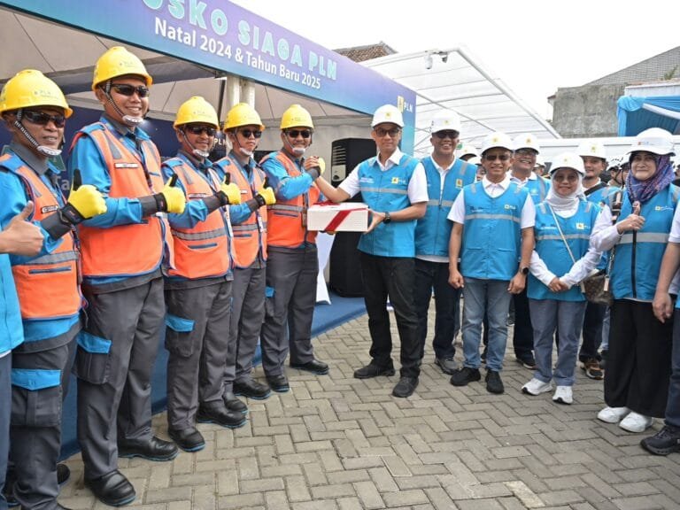 Tinjau SPKLU Bandung, Dirut PLN Pastikan Seluruh Infratruktur EV Siap Layani Masyarakat 24 Jam