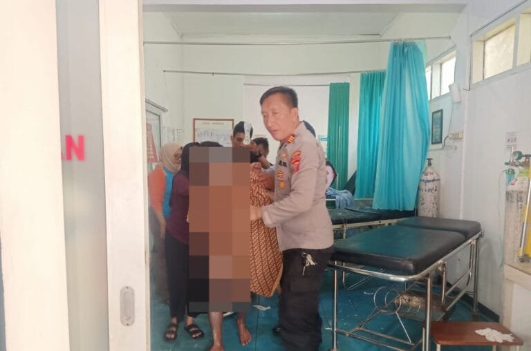 Polisi Evakuasi Kebakaran Korban Kebakaran