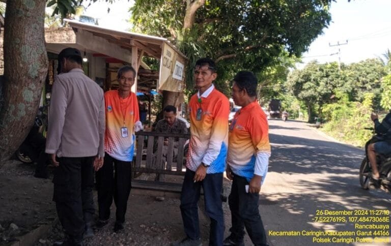 Polsek Caringin Monitoring Keramaian Pengunjung Objek Wisata Rancabuaya