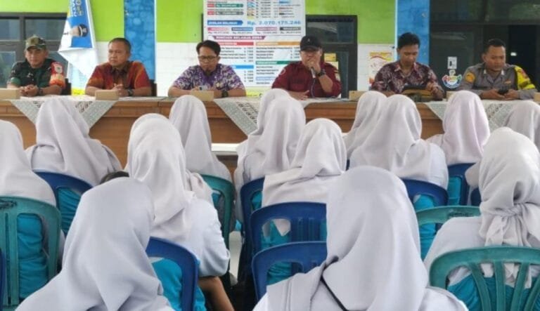 Polsek Lakbok Polres Ciamis Ikuti Sosialisasi Penyakit Menular ke Masyarakat Cintaratu